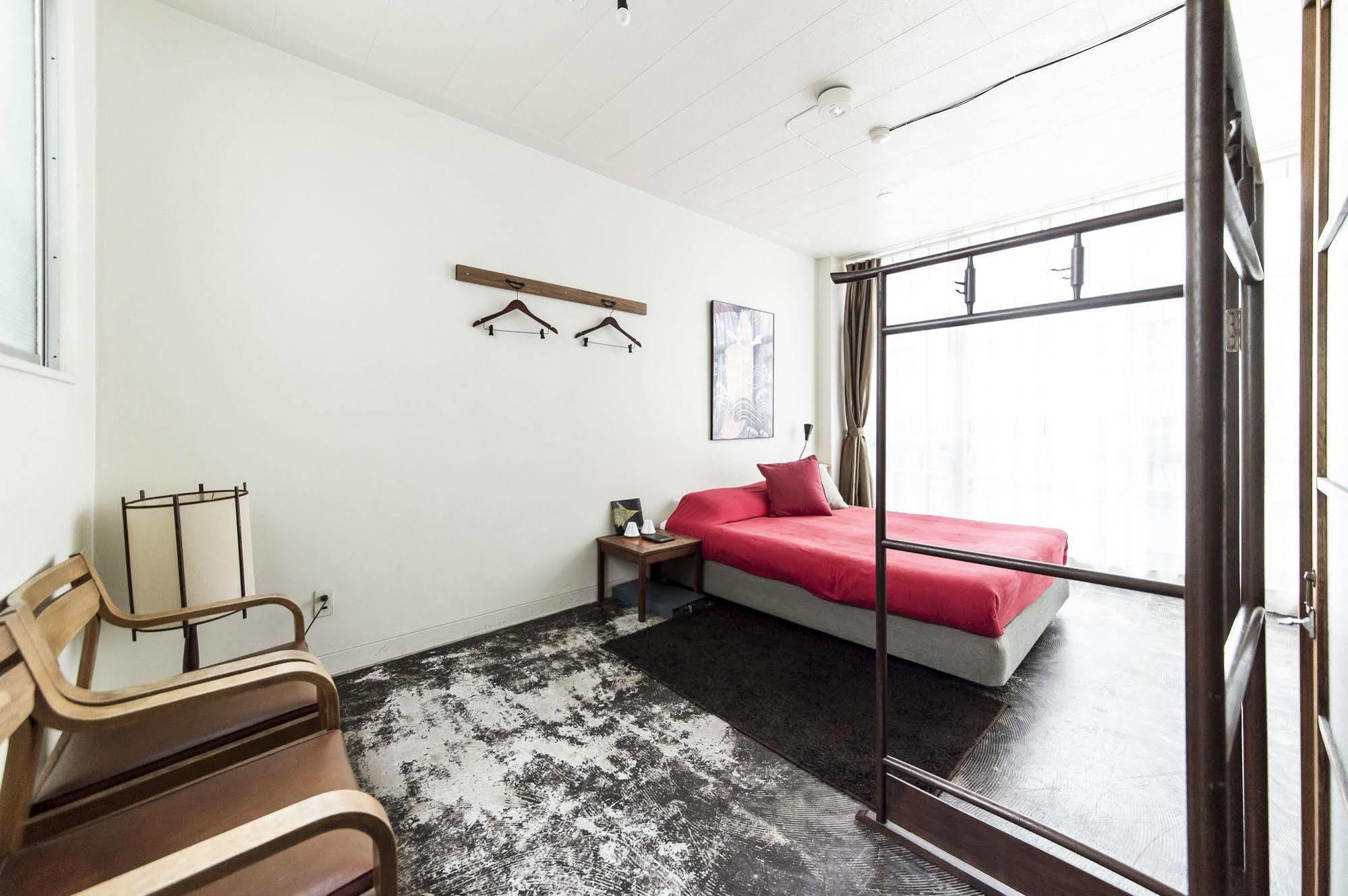 64 Hostel *