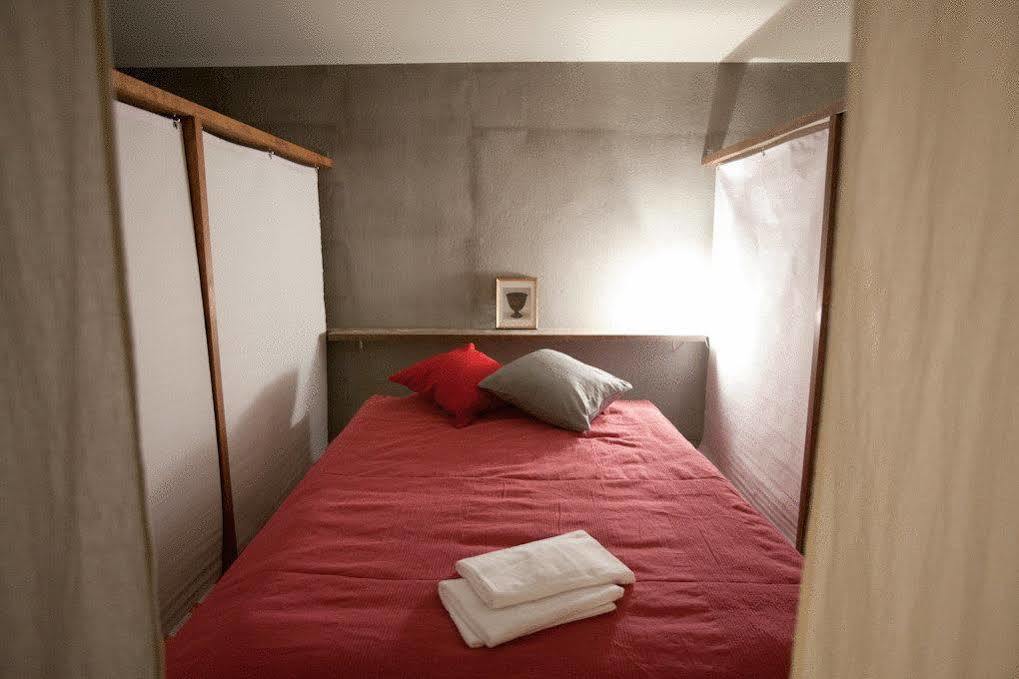 Hostel 64