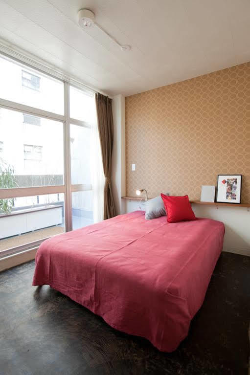 Hostel 64